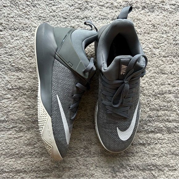 Nike Zoom Shift Basketball Shoes - Picture 5 of 5